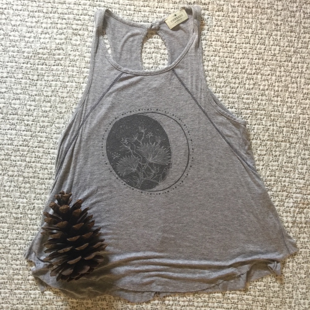 🖤Flowy tank top- very light fabric